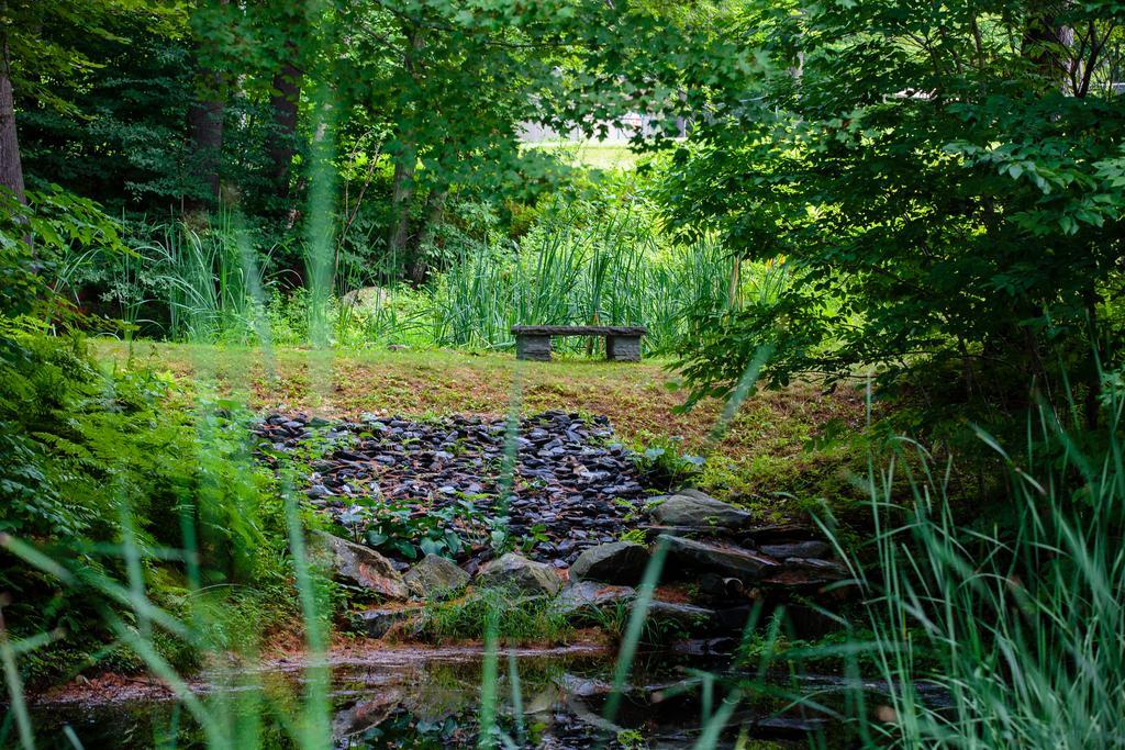 Hob Knob Inn Stowe Bagian luar foto