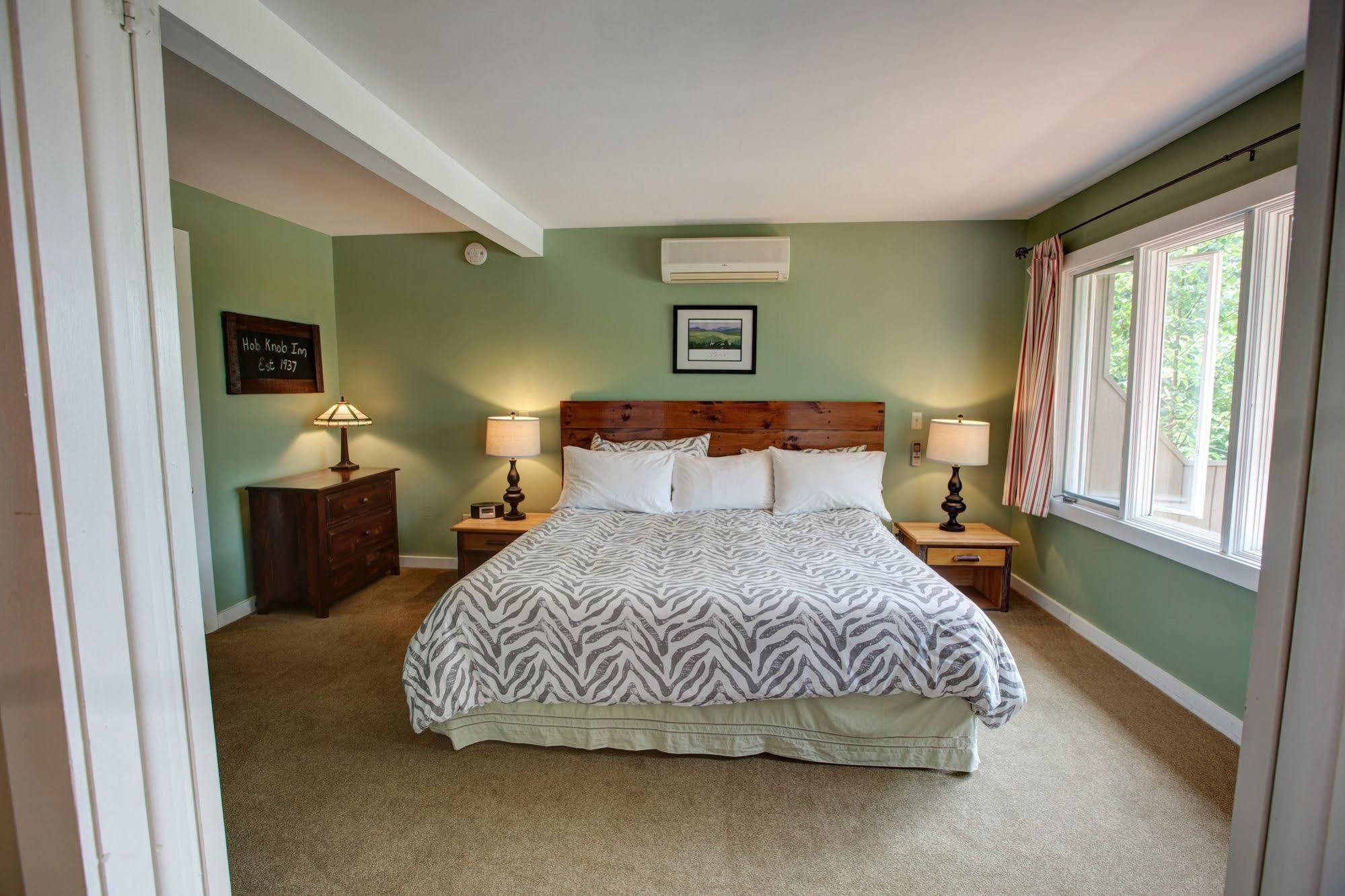 Hob Knob Inn Stowe Bagian luar foto